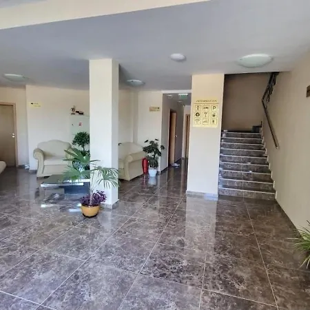 Seasons 3 Apartment *