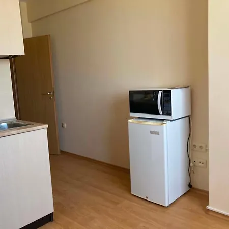 Apartment Seasons 3 Slantschew brjag
